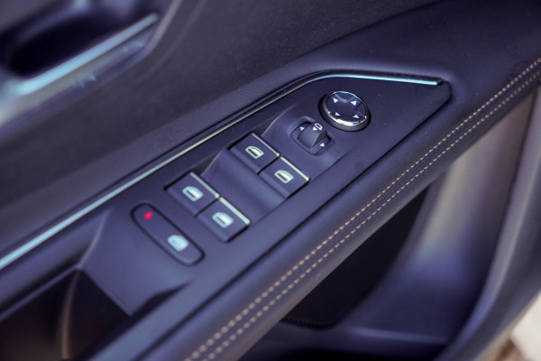 Peugeot 3008 1.6 HYbrid 225 GT |  Panoramadak | Trekhaak | SoH 96%