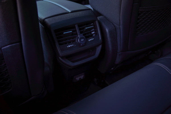 Peugeot 3008 1.6 HYbrid 225 GT |  Panoramadak | Trekhaak | SoH 96%