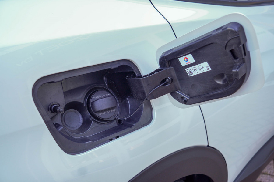 Peugeot 3008 1.6 HYbrid 225 GT |  Panoramadak | Trekhaak | SoH 96%