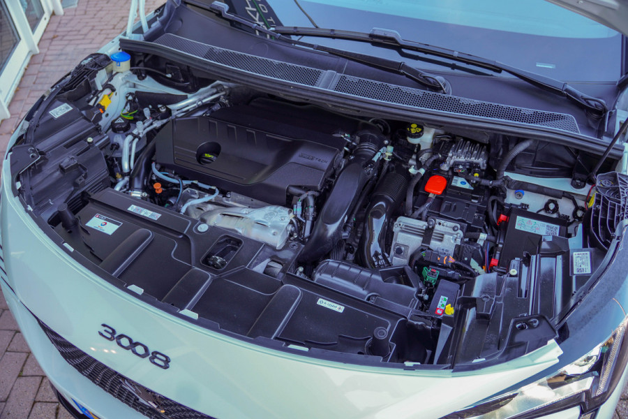 Peugeot 3008 1.6 HYbrid 225 GT |  Panoramadak | Trekhaak | SoH 96%