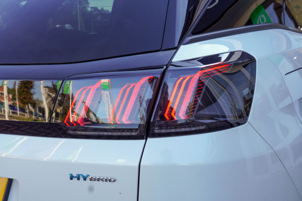 Peugeot 3008 1.6 HYbrid 225 GT |  Panoramadak | Trekhaak | SoH 96%