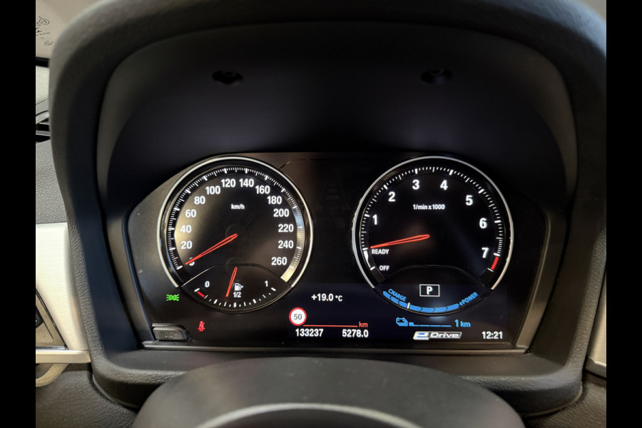 BMW X1 xDrive25e Executive | Pano | Head-up | Leder | M-stuur + velgen | Camera | Full LED | Dealer onderhouden