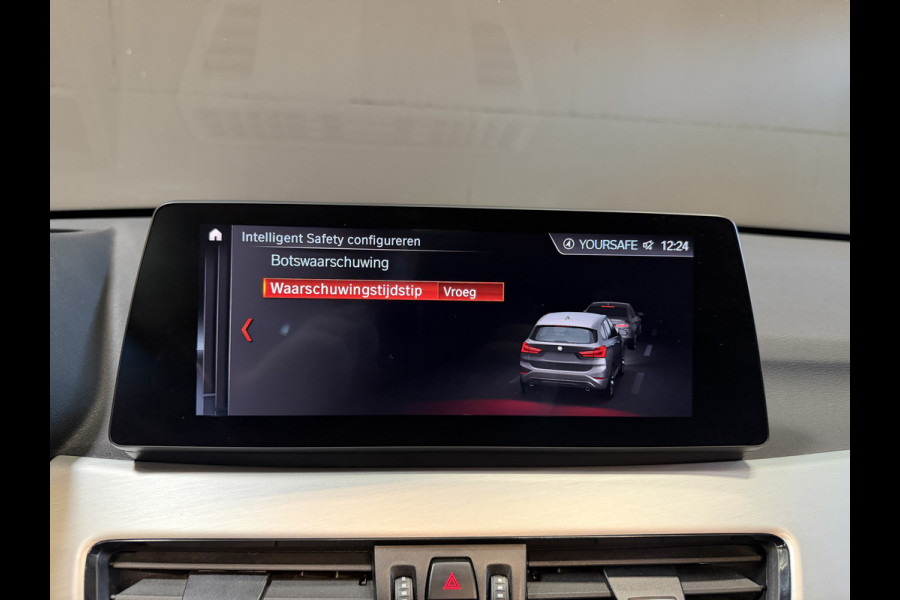 BMW X1 xDrive25e Executive | Pano | Head-up | Leder | M-stuur + velgen | Camera | Full LED | Dealer onderhouden