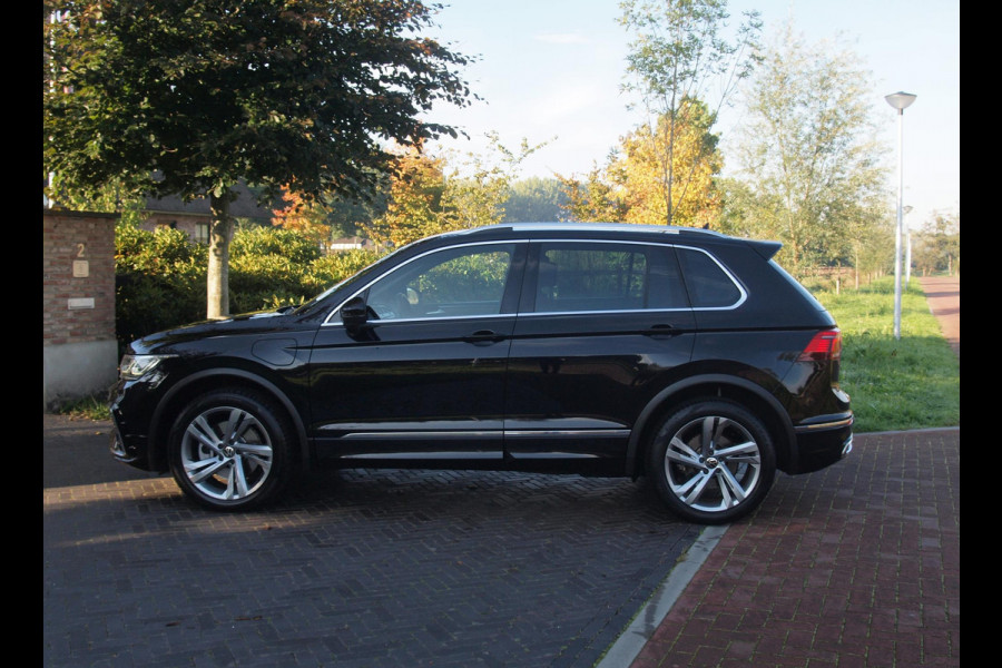 Volkswagen Tiguan 1.4 TSI eHybrid R-Line Business+ | Trekhaak | Apple Carplay | Sfeerverlichting | ACC | Virtual Cockpit | NL-Auto |