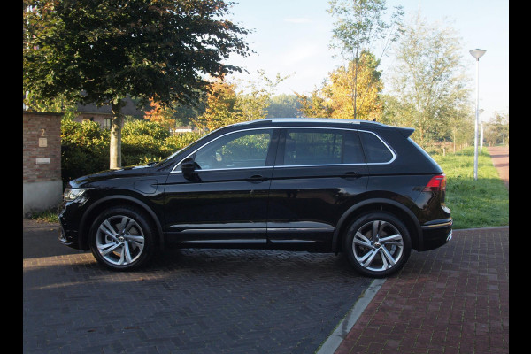 Volkswagen Tiguan 1.4 TSI eHybrid R-Line Business+ | Trekhaak | Apple Carplay | Sfeerverlichting | ACC | Virtual Cockpit | NL-Auto |
