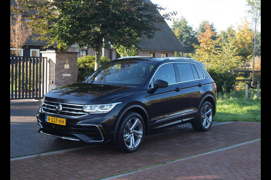 Volkswagen Tiguan 1.4 TSI eHybrid R-Line Business+ | Trekhaak | Apple Carplay | Sfeerverlichting | ACC | Virtual Cockpit | NL-Auto |