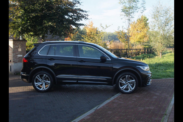 Volkswagen Tiguan 1.4 TSI eHybrid R-Line Business+ | Trekhaak | Apple Carplay | Sfeerverlichting | ACC | Virtual Cockpit | NL-Auto |
