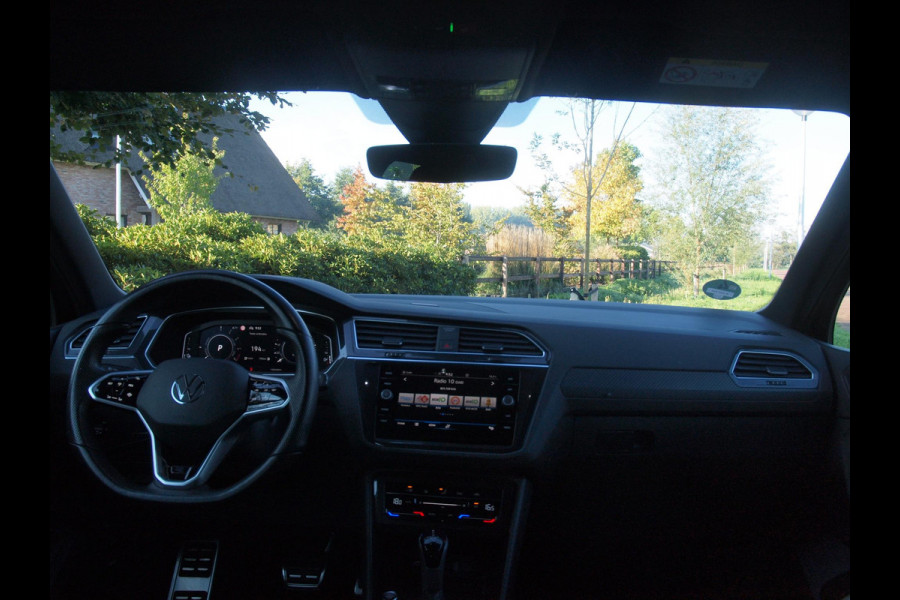 Volkswagen Tiguan 1.4 TSI eHybrid R-Line Business+ | Trekhaak | Apple Carplay | Sfeerverlichting | ACC | Virtual Cockpit | NL-Auto |