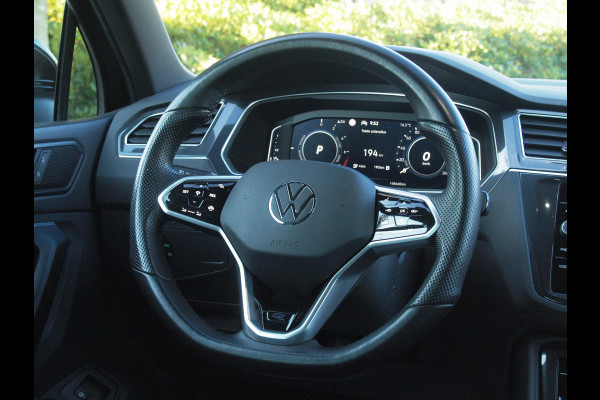 Volkswagen Tiguan 1.4 TSI eHybrid R-Line Business+ | Trekhaak | Apple Carplay | Sfeerverlichting | ACC | Virtual Cockpit | NL-Auto |