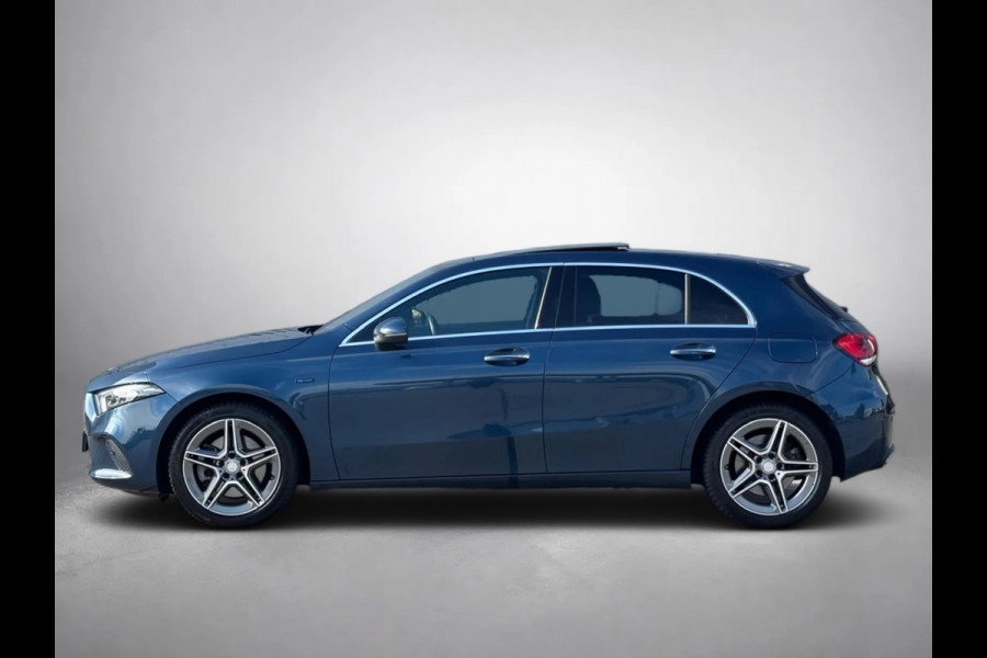 Mercedes-Benz A-Klasse 250e Business Solution AMG | 218PK | PANO | MEM SEATS | SFEERVERL | GROOT SCHERM | LEER | PERF ONDERHOUD |