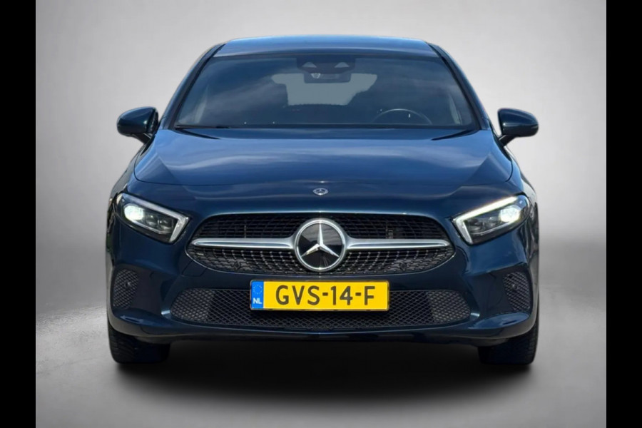 Mercedes-Benz A-Klasse 250e Business Solution AMG | 218PK | PANO | MEM SEATS | SFEERVERL | GROOT SCHERM | LEER | PERF ONDERHOUD |