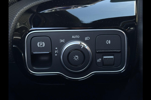 Mercedes-Benz A-Klasse 250e Business Solution AMG | 218PK | PANO | MEM SEATS | SFEERVERL | GROOT SCHERM | LEER | PERF ONDERHOUD |