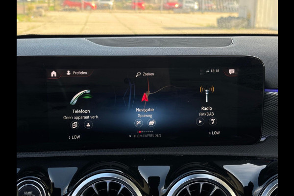 Mercedes-Benz A-Klasse 250e Business Solution AMG | 218PK | PANO | MEM SEATS | SFEERVERL | GROOT SCHERM | LEER | PERF ONDERHOUD |
