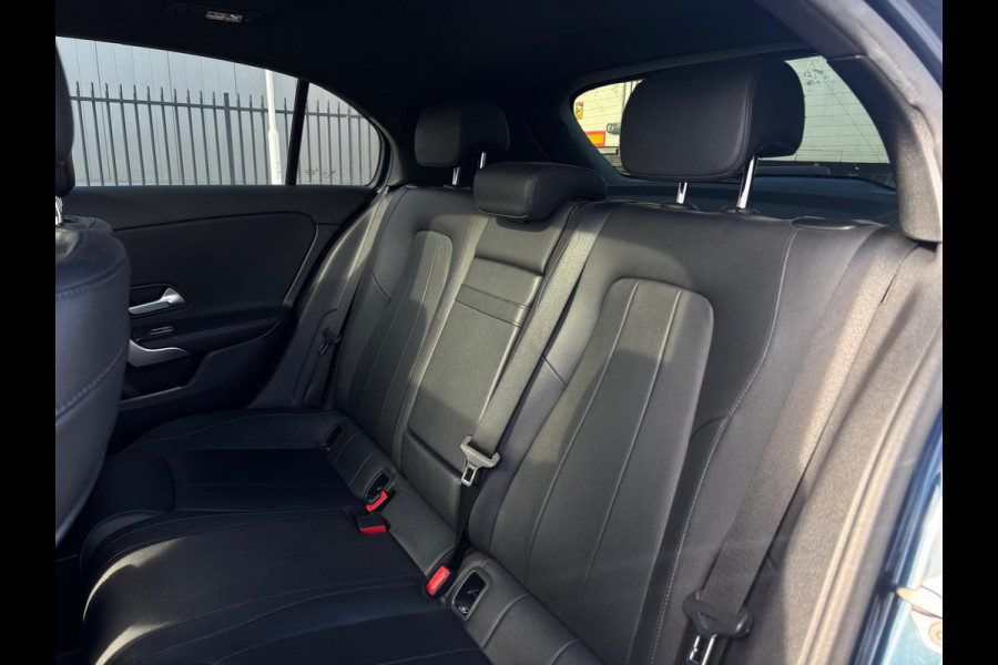 Mercedes-Benz A-Klasse 250e Business Solution AMG | 218PK | PANO | MEM SEATS | SFEERVERL | GROOT SCHERM | LEER | PERF ONDERHOUD |