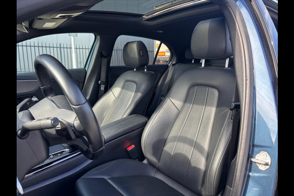 Mercedes-Benz A-Klasse 250e Business Solution AMG | 218PK | PANO | MEM SEATS | SFEERVERL | GROOT SCHERM | LEER | PERF ONDERHOUD |
