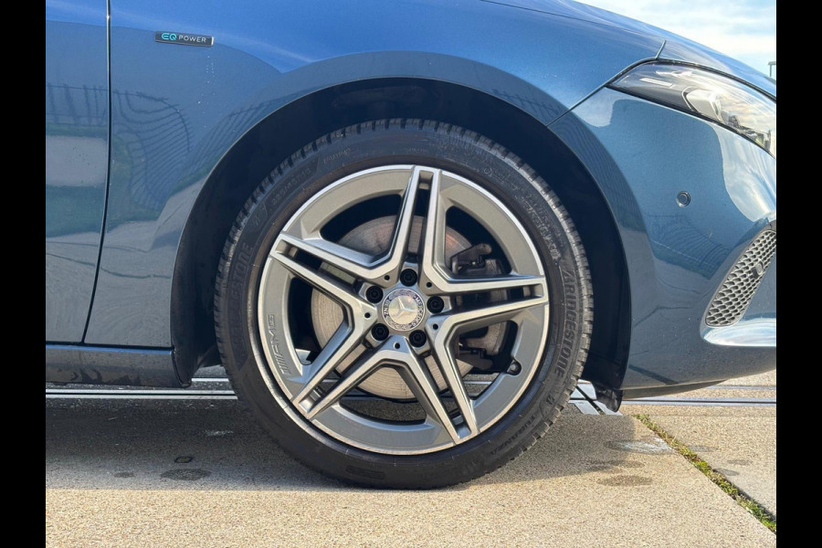 Mercedes-Benz A-Klasse 250e Business Solution AMG | 218PK | PANO | MEM SEATS | SFEERVERL | GROOT SCHERM | LEER | PERF ONDERHOUD |