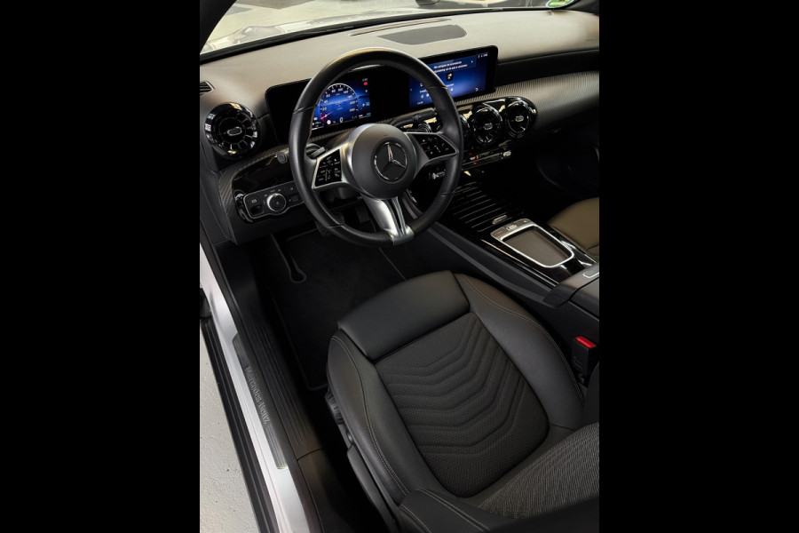 Mercedes-Benz A-Klasse 200 Luxury Line Facelift CarPlay Camera
