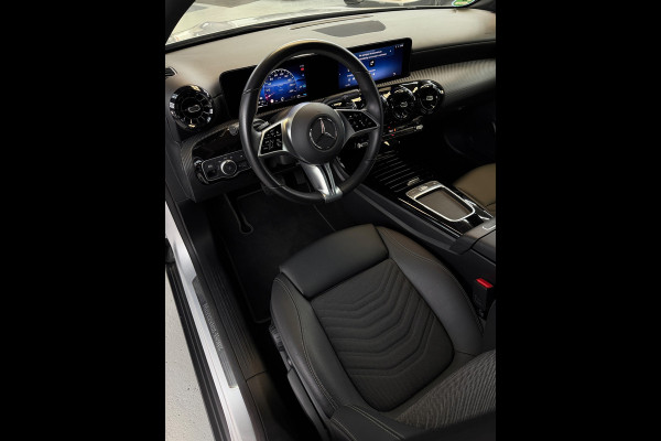 Mercedes-Benz A-Klasse 200 Luxury Line Facelift CarPlay Camera