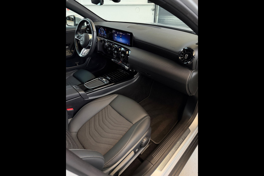 Mercedes-Benz A-Klasse 200 Luxury Line Facelift CarPlay Camera