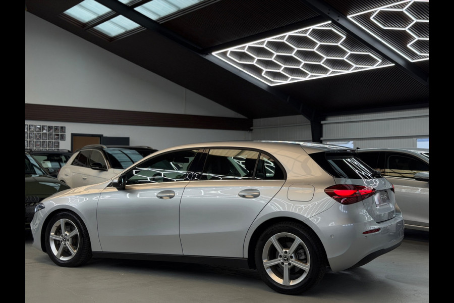Mercedes-Benz A-Klasse 200 Luxury Line Facelift CarPlay Camera