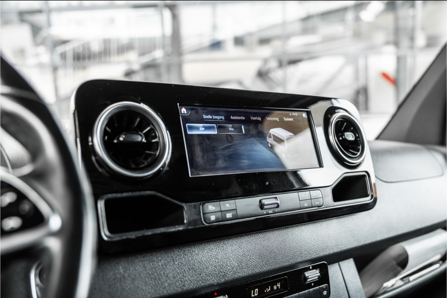 Mercedes-Benz Sprinter 317 170 PK | ACC | LED Koplampen | Camera | Blind Spot | Sortimo inrichting | Navigatie | CarPlay | Stoelverwarming | MBUX | Climate control | DAB | Dealer onderhouden | Nieuwe APK