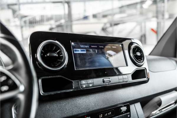Mercedes-Benz Sprinter 317 170 PK | ACC | LED Koplampen | Camera | Blind Spot | Sortimo inrichting | Navigatie | CarPlay | Stoelverwarming | MBUX | Climate control | DAB | Dealer onderhouden | Nieuwe APK