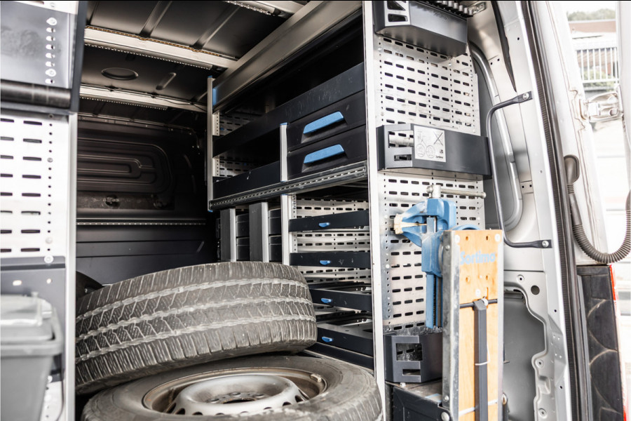 Mercedes-Benz Sprinter 317 170 PK | ACC | LED Koplampen | Camera | Blind Spot | Sortimo inrichting | Navigatie | CarPlay | Stoelverwarming | MBUX | Climate control | DAB | Dealer onderhouden | Nieuwe APK