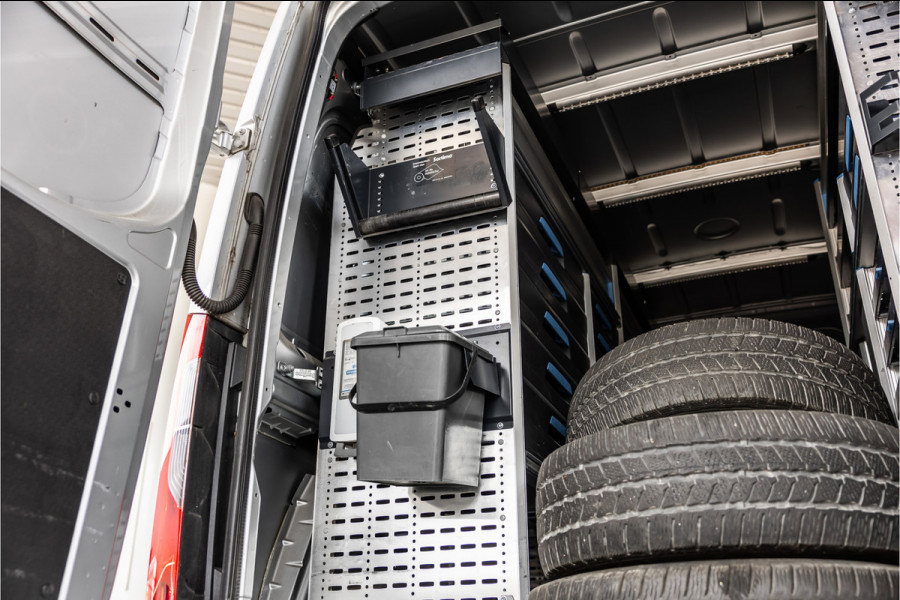 Mercedes-Benz Sprinter 317 170 PK | ACC | LED Koplampen | Camera | Blind Spot | Sortimo inrichting | Navigatie | CarPlay | Stoelverwarming | MBUX | Climate control | DAB | Dealer onderhouden | Nieuwe APK