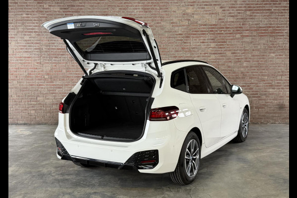 BMW 2 Serie Active Tourer 220i Camera / Navi / CarPlay / DAB