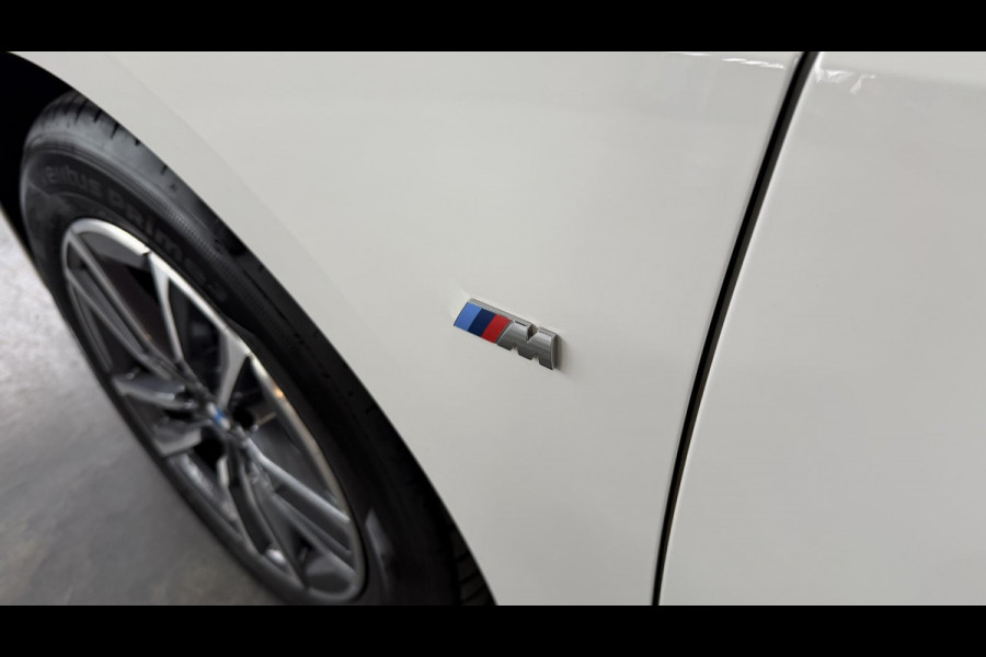 BMW 2 Serie Active Tourer 220i Camera / Navi / CarPlay / DAB