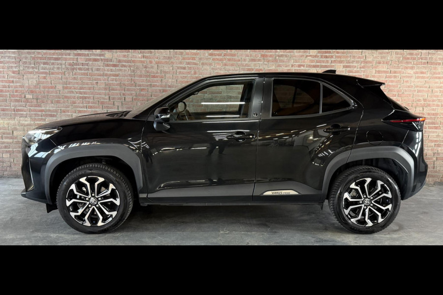 Toyota Yaris Cross 1.5 Hybrid 115 Team D. Winter pakket / Safety Pakket / Afn. Trekhaak / Marter Afweer ( Toyota) / CarPlay Wireless /Camera / PDC voor en achter