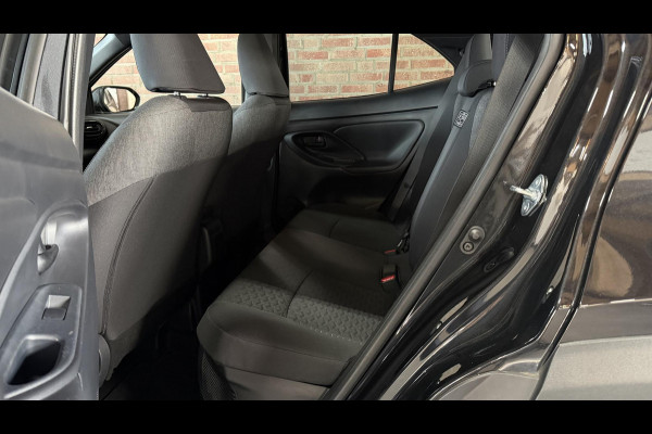 Toyota Yaris Cross 1.5 Hybrid 115 Team D. Winter pakket / Safety Pakket / Afn. Trekhaak / Marter Afweer ( Toyota) / CarPlay Wireless /Camera / PDC voor en achter