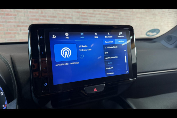 Toyota Yaris Cross 1.5 Hybrid 115 Team D. Winter pakket / Safety Pakket / Afn. Trekhaak / Marter Afweer ( Toyota) / CarPlay Wireless /Camera / PDC voor en achter