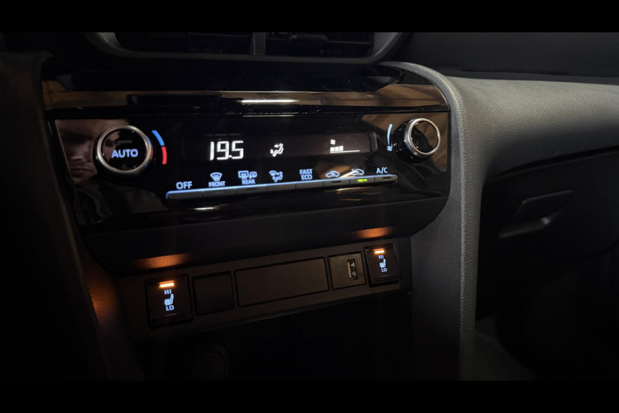 Toyota Yaris Cross 1.5 Hybrid 115 Team D. Winter pakket / Safety Pakket / Afn. Trekhaak / Marter Afweer ( Toyota) / CarPlay Wireless /Camera / PDC voor en achter