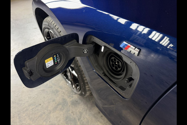 BMW 3 Serie Touring 330e xDrive M- Sport HUD / Leder Alc. / Trekhaak / Camera / Elc Achterklep / Curved Display