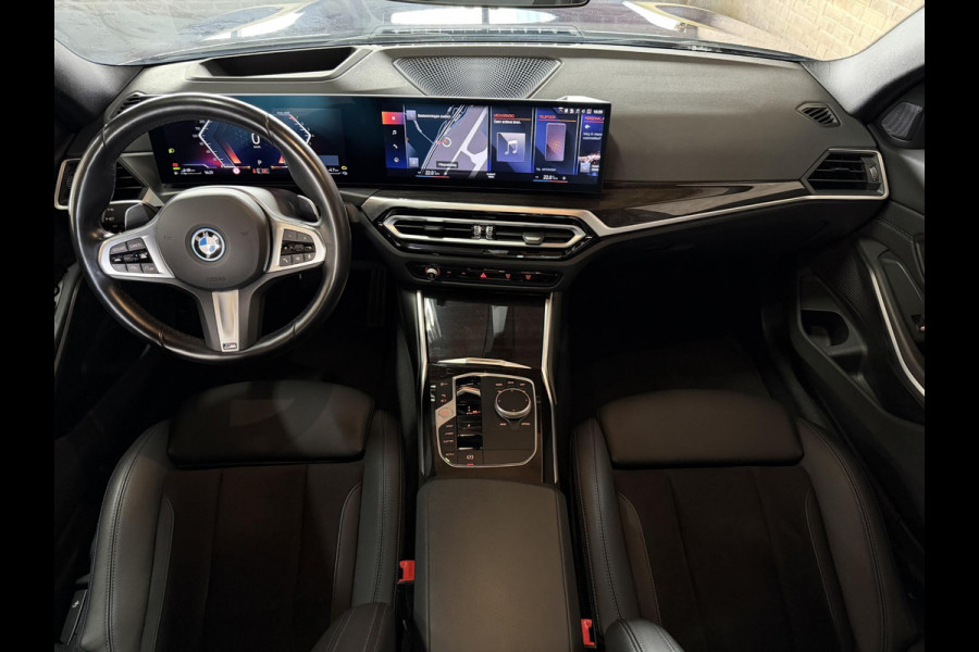 BMW 3 Serie Touring 330e xDrive M- Sport HUD / Leder Alc. / Trekhaak / Camera / Elc Achterklep / Curved Display