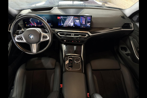 BMW 3 Serie Touring 330e xDrive M- Sport HUD / Leder Alc. / Trekhaak / Camera / Elc Achterklep / Curved Display
