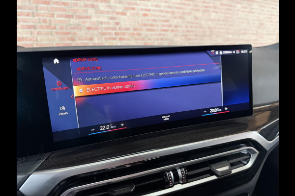 BMW 3 Serie Touring 330e xDrive M- Sport HUD / Leder Alc. / Trekhaak / Camera / Elc Achterklep / Curved Display