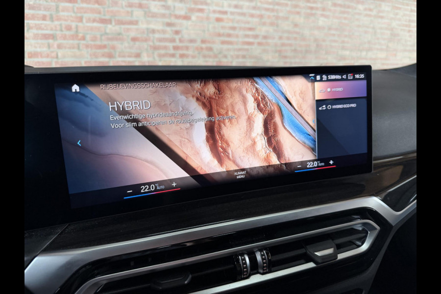 BMW 3 Serie Touring 330e xDrive M- Sport HUD / Leder Alc. / Trekhaak / Camera / Elc Achterklep / Curved Display