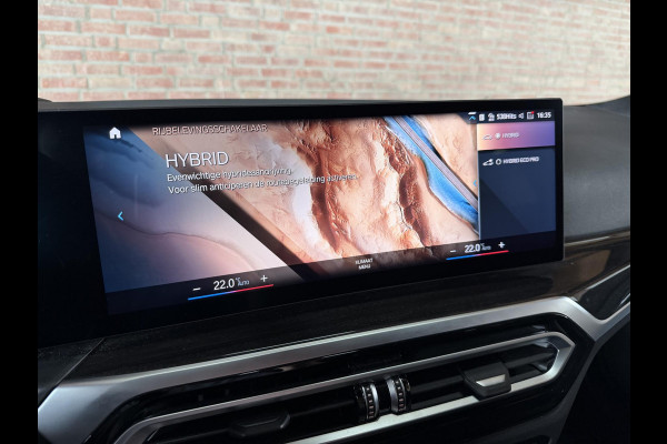 BMW 3 Serie Touring 330e xDrive M- Sport HUD / Leder Alc. / Trekhaak / Camera / Elc Achterklep / Curved Display