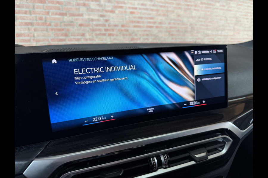 BMW 3 Serie Touring 330e xDrive M- Sport HUD / Leder Alc. / Trekhaak / Camera / Elc Achterklep / Curved Display