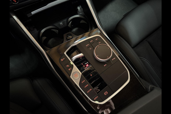 BMW 3 Serie Touring 330e xDrive M- Sport HUD / Leder Alc. / Trekhaak / Camera / Elc Achterklep / Curved Display