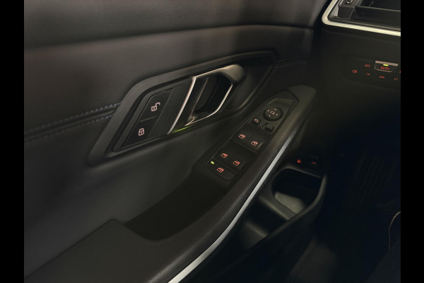BMW 3 Serie Touring 330e xDrive M- Sport HUD / Leder Alc. / Trekhaak / Camera / Elc Achterklep / Curved Display
