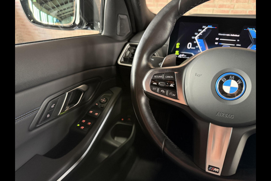 BMW 3 Serie Touring 330e xDrive M- Sport HUD / Leder Alc. / Trekhaak / Camera / Elc Achterklep / Curved Display