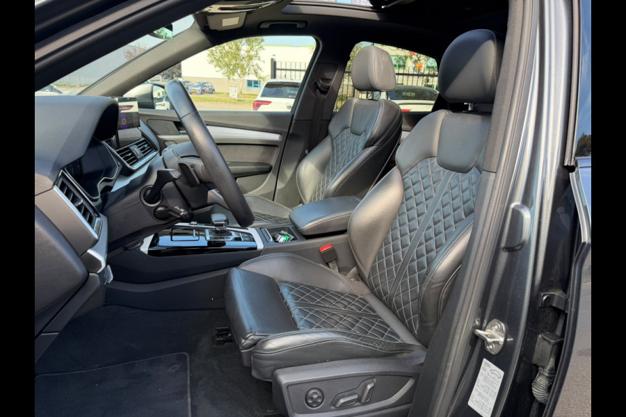 Audi Q5 Sportback 55 TFSI e S edition S-Line | Panoramadak | Stoelverwarming | RS Stoelen | Apple Carplay | Camera | Keyless | Navigatie | Trekhaak | Cruise Control | Memory Seat | Ambiance Verlichting | Matrix LED | SOH 99%