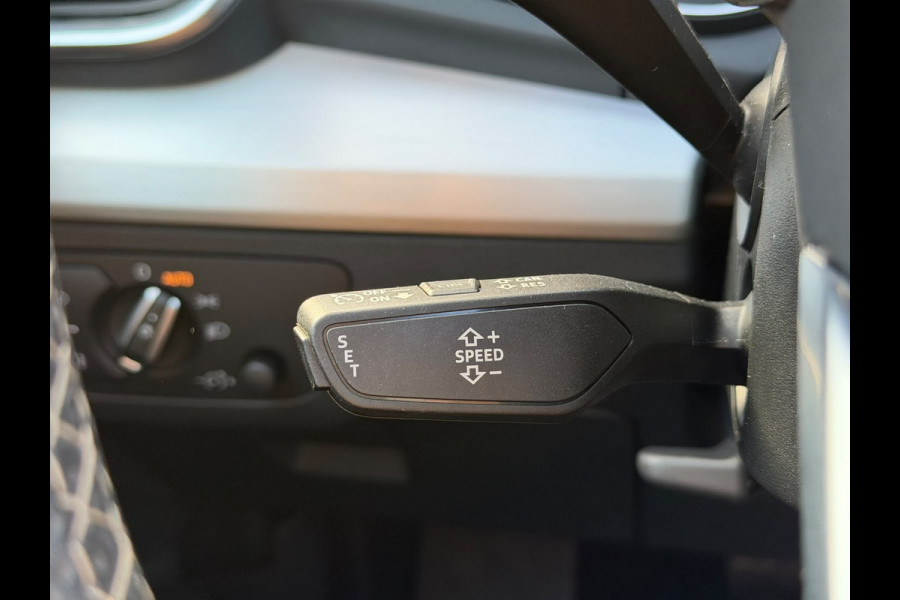 Audi Q5 Sportback 55 TFSI e S edition S-Line | Panoramadak | Stoelverwarming | RS Stoelen | Apple Carplay | Camera | Keyless | Navigatie | Trekhaak | Cruise Control | Memory Seat | Ambiance Verlichting | Matrix LED | SOH 99%