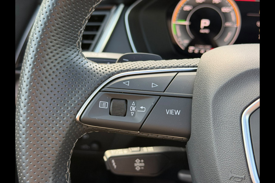 Audi Q5 Sportback 55 TFSI e S edition S-Line | Panoramadak | Stoelverwarming | RS Stoelen | Apple Carplay | Camera | Keyless | Navigatie | Trekhaak | Cruise Control | Memory Seat | Ambiance Verlichting | Matrix LED | SOH 99%