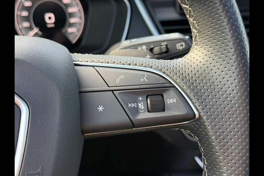 Audi Q5 Sportback 55 TFSI e S edition S-Line | Panoramadak | Stoelverwarming | RS Stoelen | Apple Carplay | Camera | Keyless | Navigatie | Trekhaak | Cruise Control | Memory Seat | Ambiance Verlichting | Matrix LED | SOH 99%