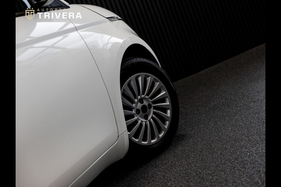 Fiat 500 Urban 24 kWh l SoH 96% l Virtueel cockpit l CARPLAY l Keyless entry l BTW auto l 1ste. eig. l Dealer onderh. l ALS NIEUW