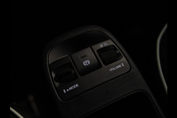 Fiat 500 Urban 24 kWh l SoH 96% l Virtueel cockpit l CARPLAY l Keyless entry l BTW auto l 1ste. eig. l Dealer onderh. l ALS NIEUW